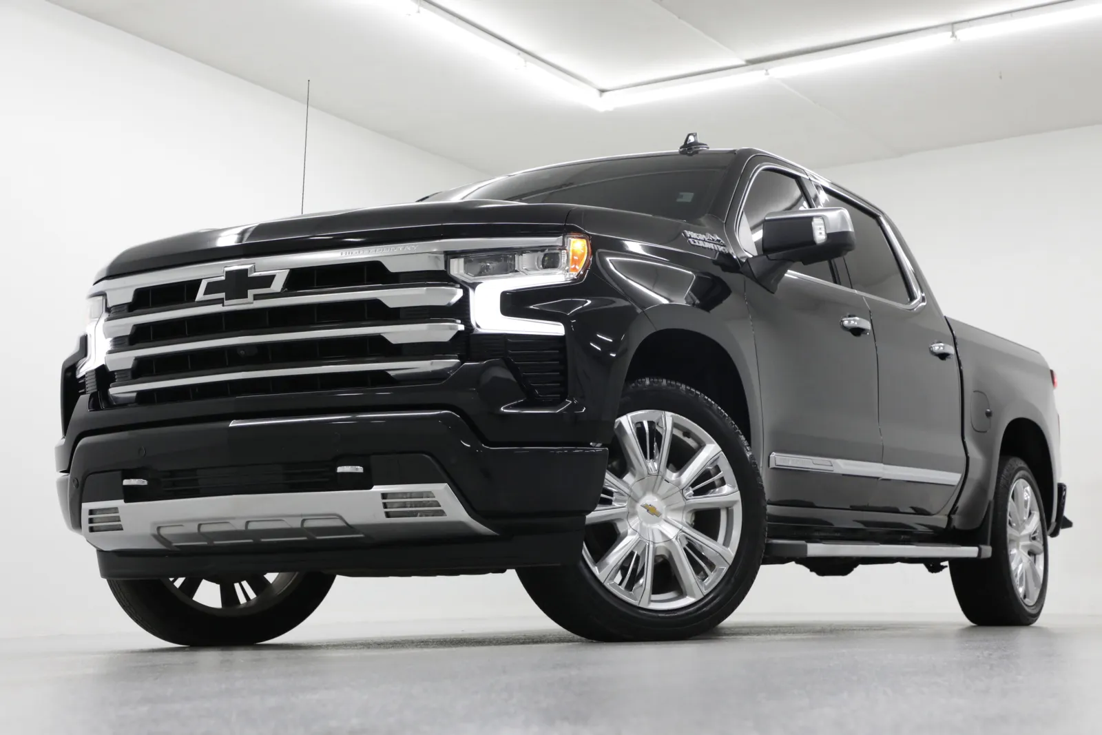 Black 2023 Chevrolet Silverado 1500 High Country for sale in Clinton, MO