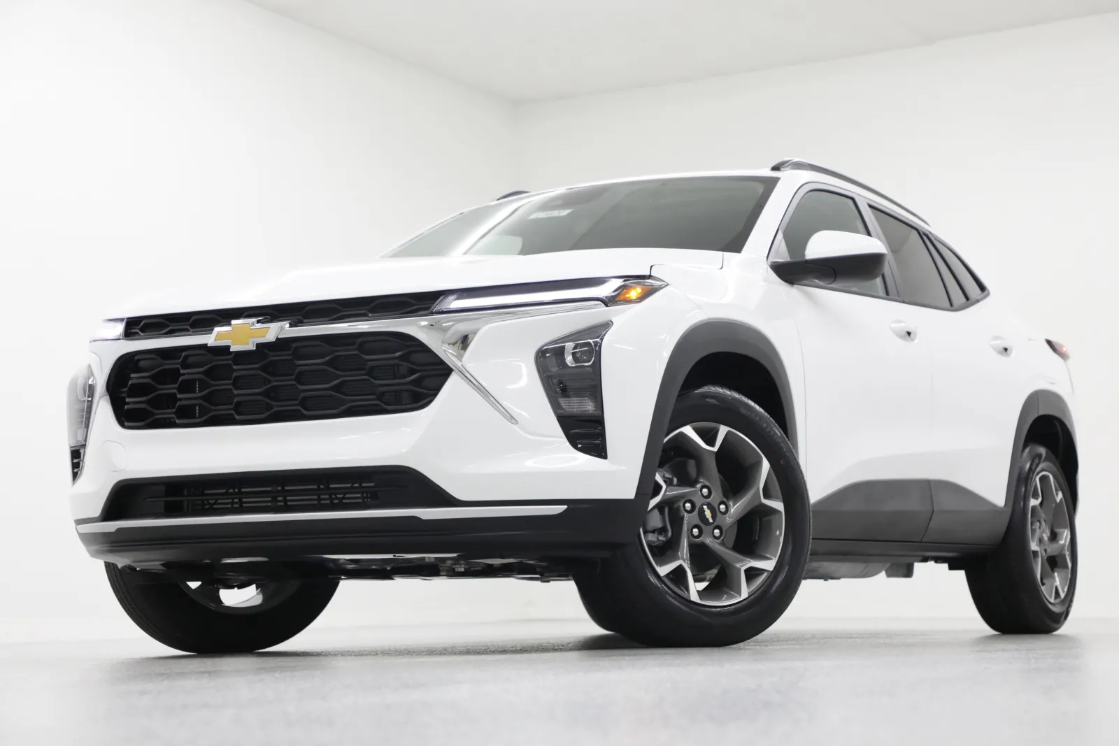 White 2025 Chevrolet Trax LT for sale in Clinton, MO