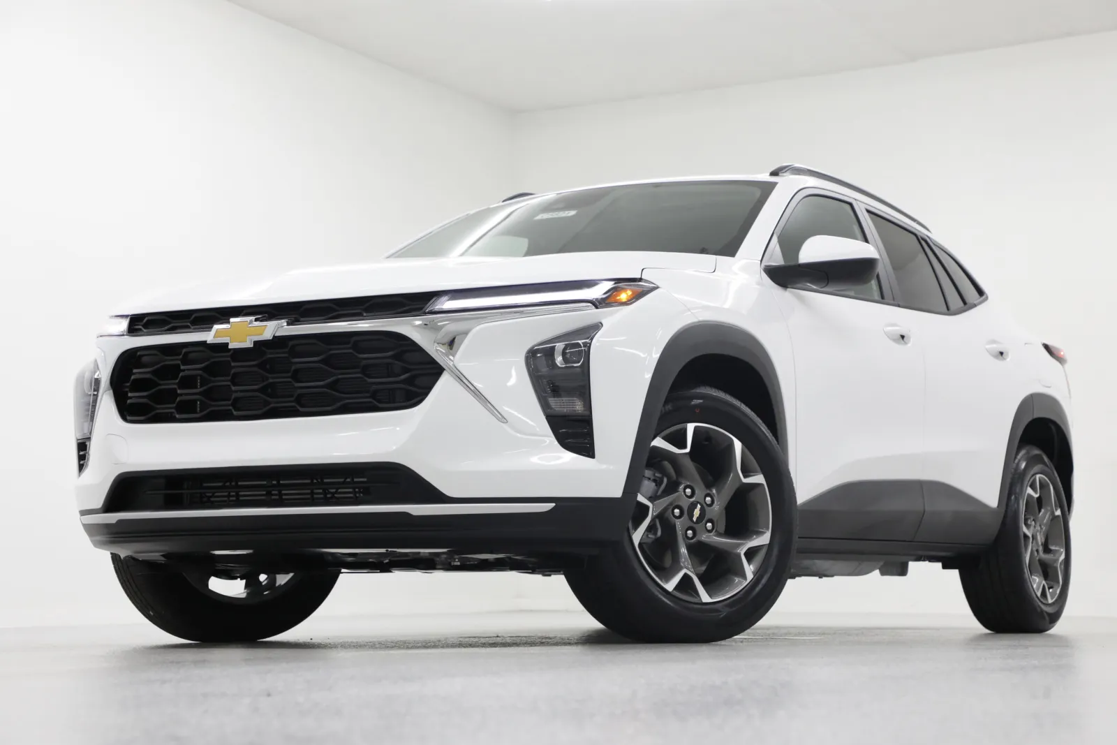 White 2025 Chevrolet Trax LT for sale in Clinton, MO