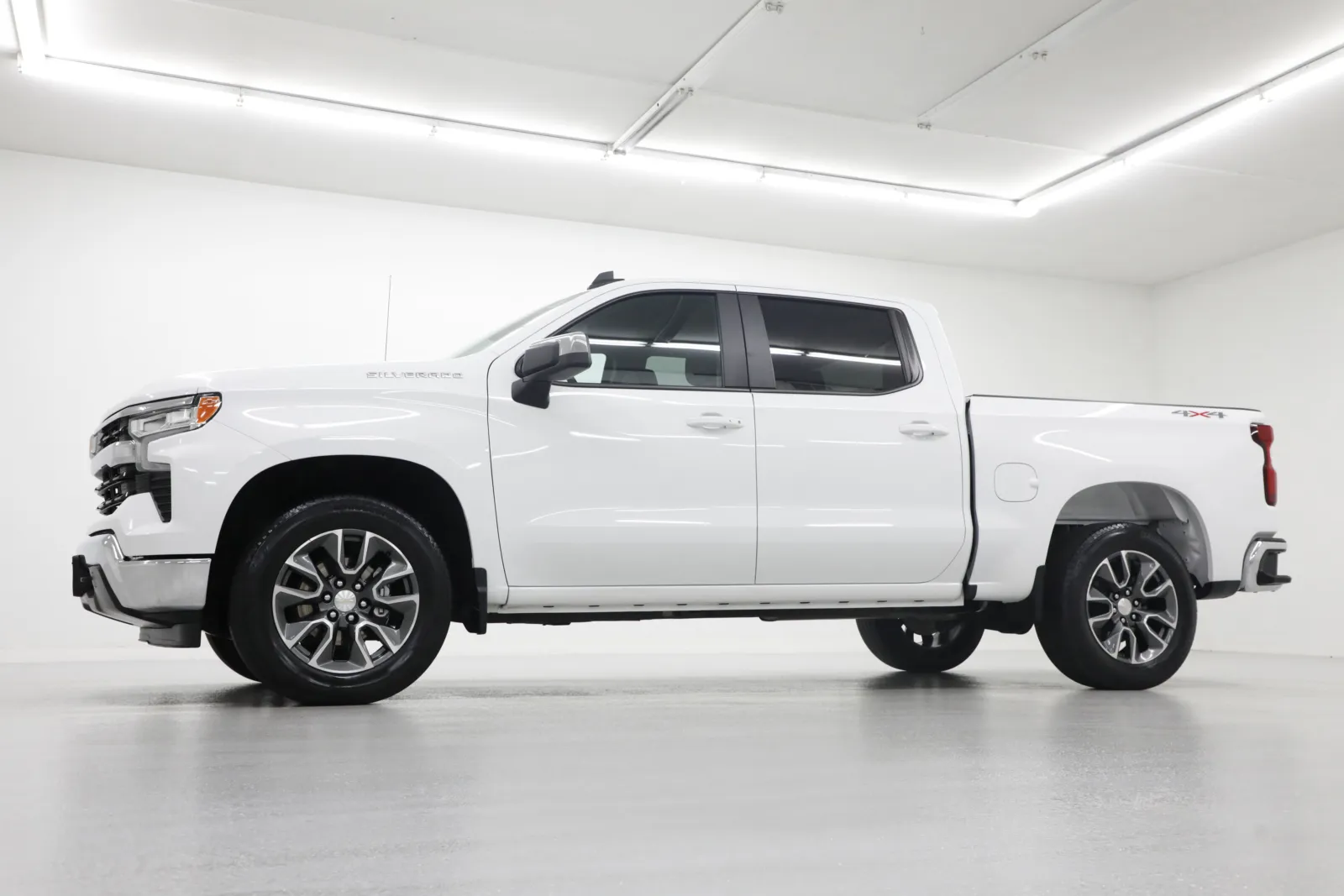 Used 2023 Chevrolet Silverado 1500 LT with VIN 3GCPDDEK7PG244786 for sale in Kansas City