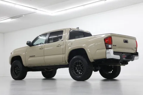 More photos of 2020 Toyota Tacoma SR5 at Jim Falk Motors, MO