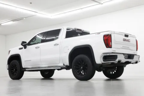 More photos of 2019 GMC Sierra 1500 SLT at Jim Falk Motors, MO