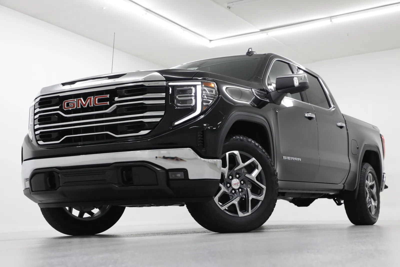 Black 2026 GMC Sierra 1500 SLT for sale in Clinton, MO