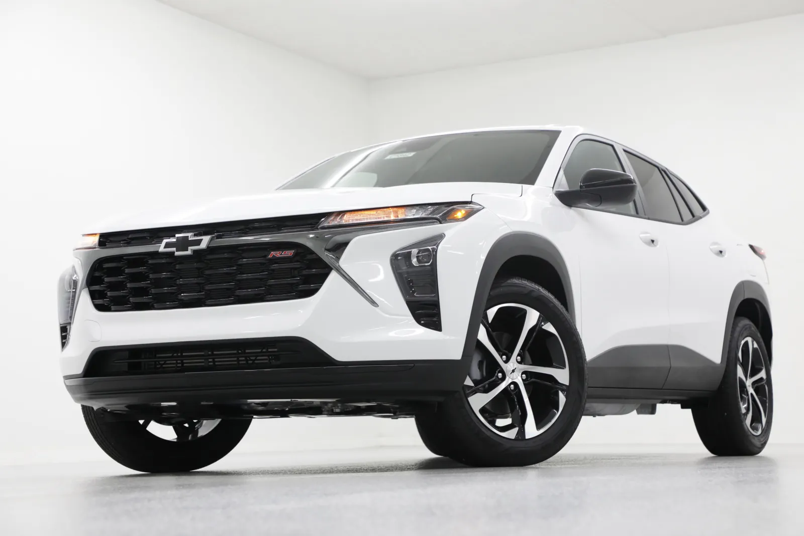 White 2025 Chevrolet Trax 1RS for sale in Clinton, MO
