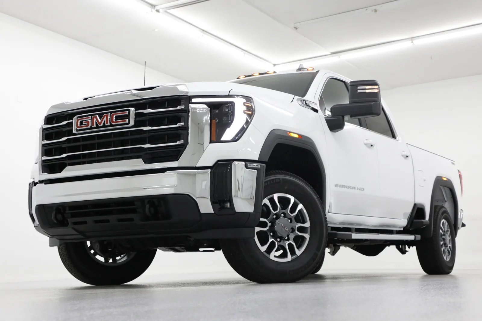 White 2025 GMC Sierra 2500HD SLE for sale in Clinton, MO