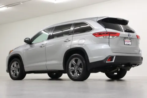 More photos of 2017 Toyota Highlander Hybrid Limited Platinum at Jim Falk Motors, MO