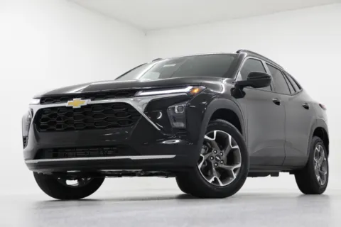Black 2025 Chevrolet Trax LT for sale in Clinton, MO