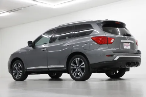 More photos of 2019 Nissan Pathfinder Platinum at Jim Falk Motors, MO