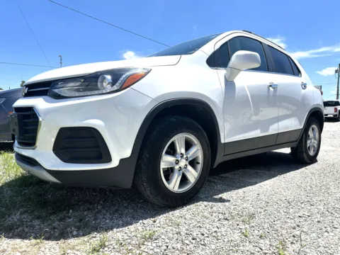 White 2018 Chevrolet Trax LT for sale in Clinton, MO