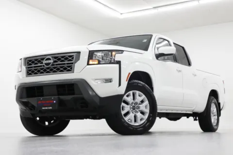 White 2024 Nissan Frontier SV for sale in Clinton, MO