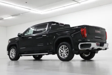More photos of 2019 GMC Sierra 1500 SLT at Jim Falk Motors, MO