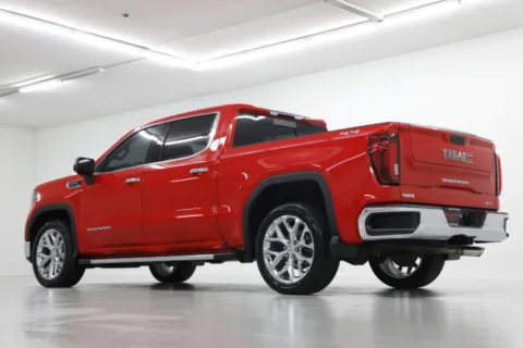 More photos of 2021 GMC Sierra 1500 SLT at Jim Falk Motors, MO