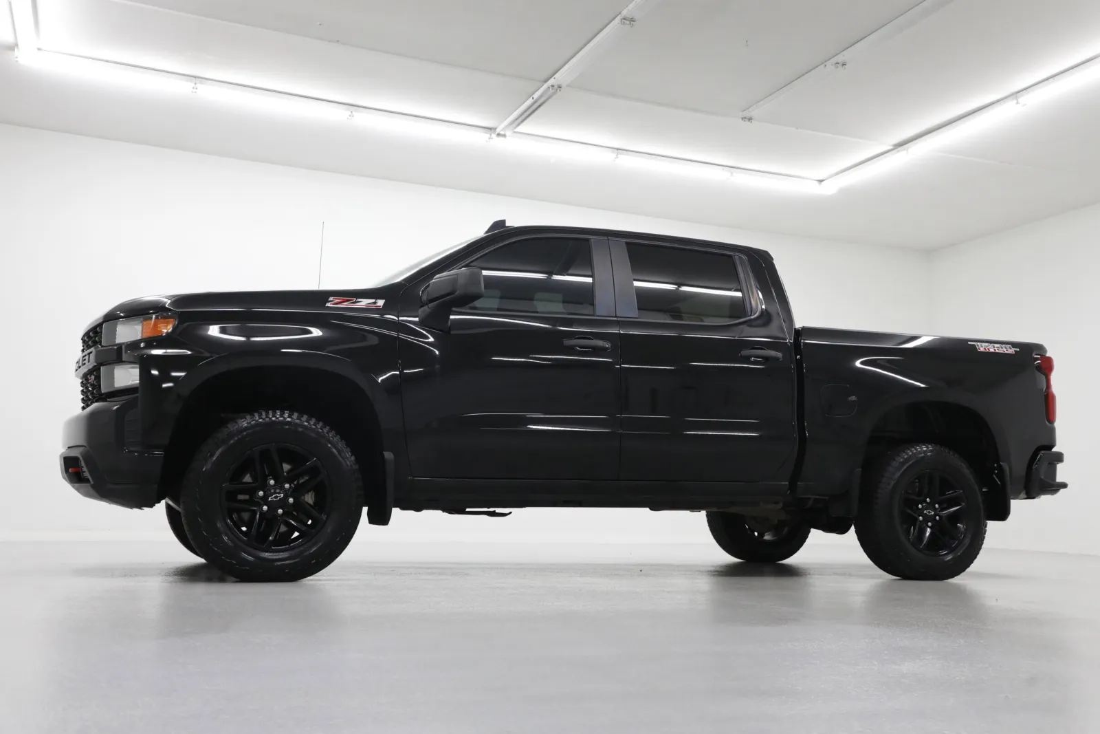 Used 2020 Chevrolet Silverado 1500 Custom with VIN 1GCPYCEF5LZ104733 for sale in Kansas City