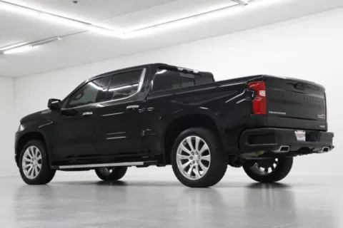 More photos of 2022 Chevrolet Silverado 1500 LTD High Country at Jim Falk Motors, MO