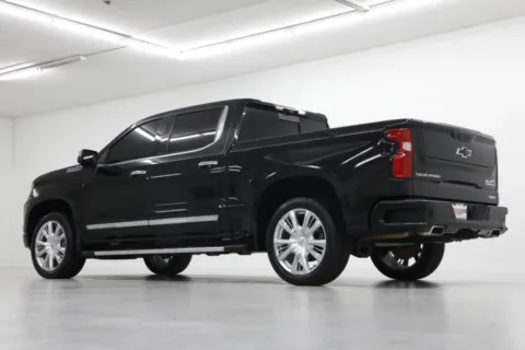 More photos of 2023 Chevrolet Silverado 1500 High Country at Jim Falk Motors, MO