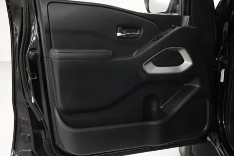 Photos of 2022 Nissan Frontier SV for sale in Clinton, MO at Jim Falk Motors