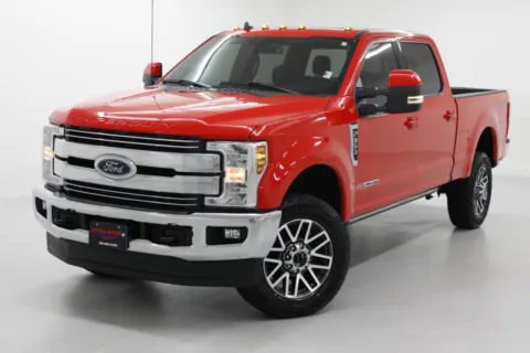 More photos of 2019 Ford Super Duty F-350 SRW LARIAT at Jim Falk Motors, MO