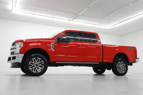 Photos of 2019 Ford Super Duty F-350 SRW LARIAT for sale in Clinton, MO at Jim Falk Motors