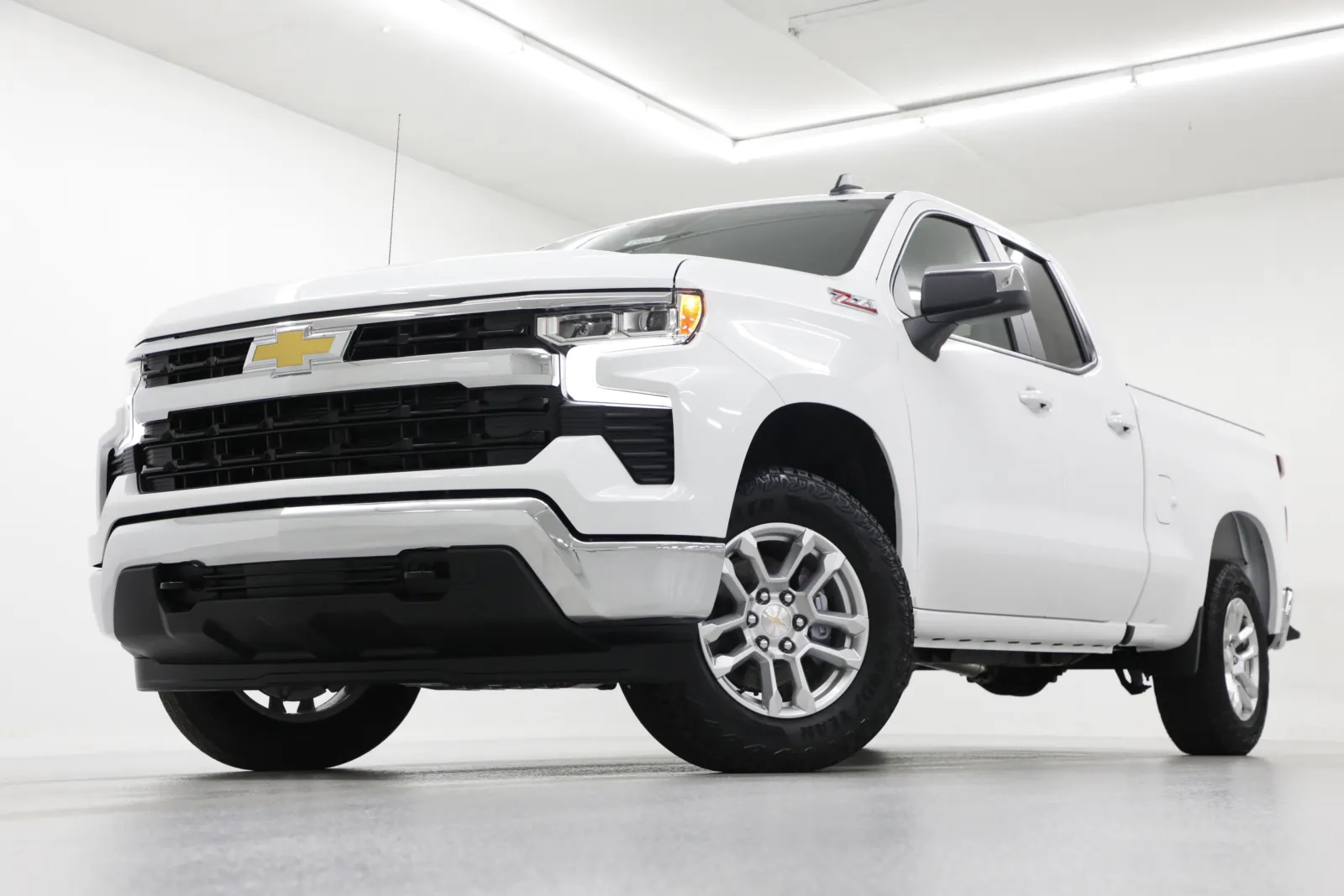 White 2026 Chevrolet Silverado 1500 LT for sale in Clinton, MO