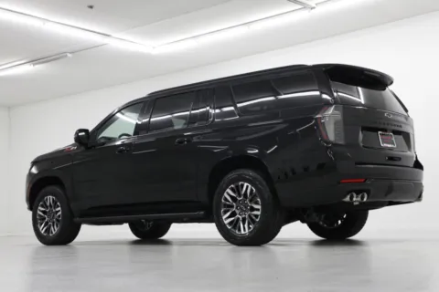 More photos of 2025 Chevrolet Suburban Z71 at Jim Falk Motors, MO