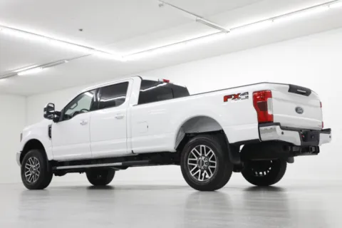 More photos of 2019 Ford Super Duty F-350 SRW LARIAT at Jim Falk Motors, MO