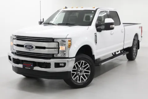 More photos of 2019 Ford Super Duty F-350 SRW LARIAT at Jim Falk Motors, MO