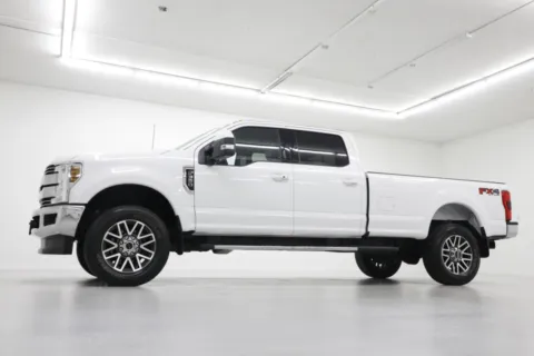 Photos of 2019 Ford Super Duty F-350 SRW LARIAT for sale in Clinton, MO at Jim Falk Motors