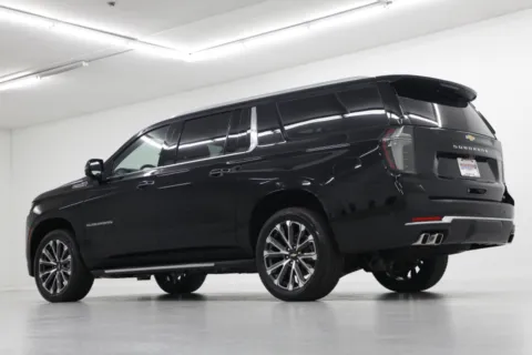 More photos of 2025 Chevrolet Suburban High Country at Jim Falk Motors, MO
