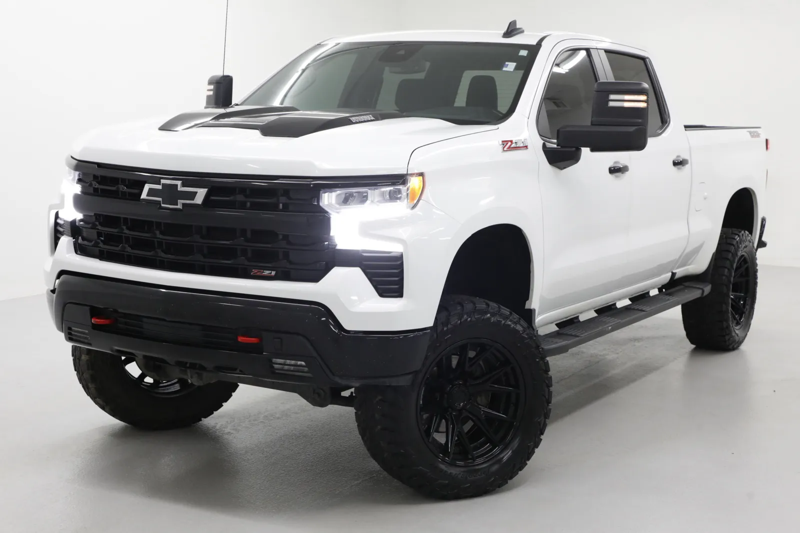 White 2022 Chevrolet Silverado 1500 LT Trail Boss for sale in Clinton, MO