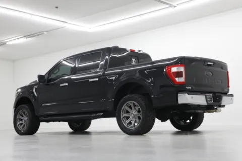 More photos of 2021 Ford F-150 LARIAT at Jim Falk Motors, MO