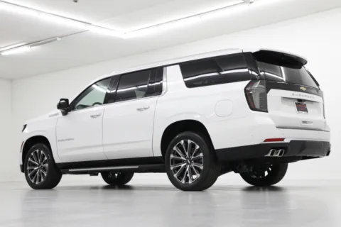 More photos of 2025 Chevrolet Suburban High Country at Jim Falk Motors, MO