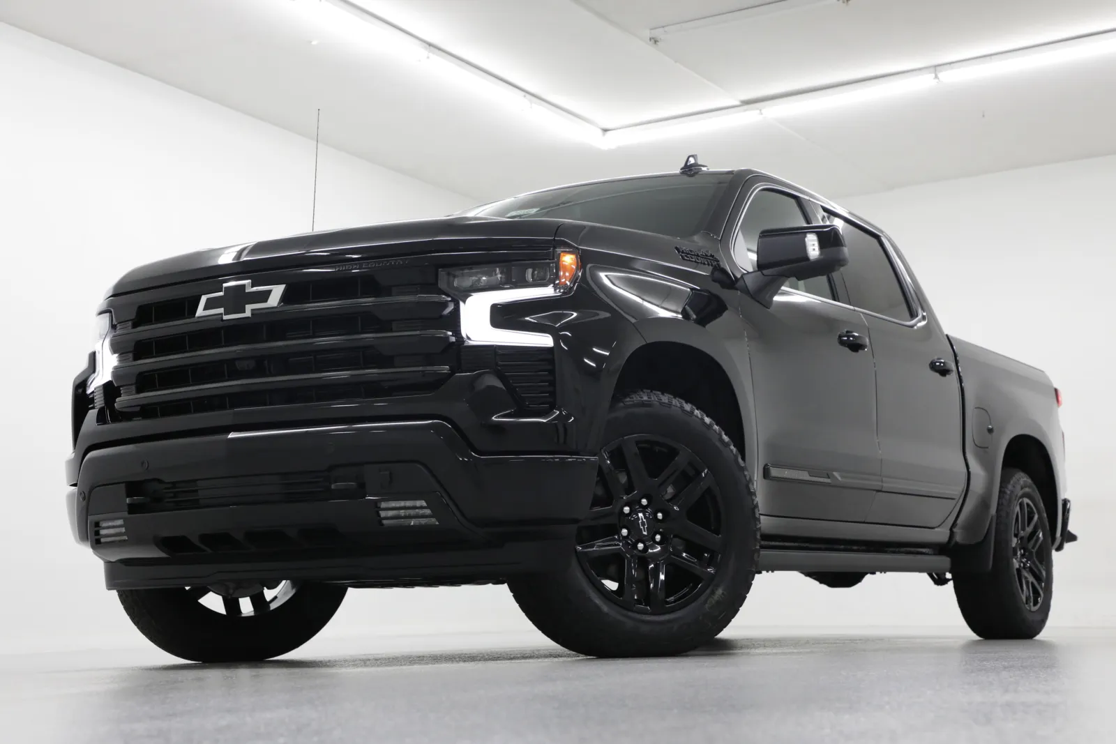 Black 2026 Chevrolet Silverado 1500 High Country for sale in Clinton, MO