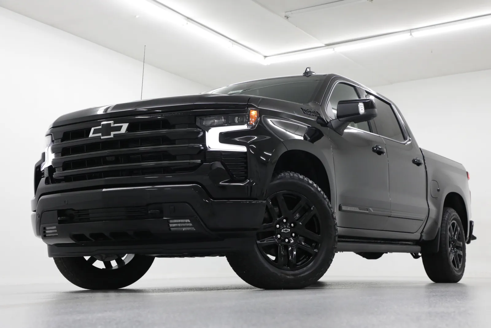 Black 2026 Chevrolet Silverado 1500 High Country for sale in Clinton, MO