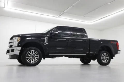 Photos of 2019 Ford Super Duty F-250 SRW LARIAT for sale in Clinton, MO at Jim Falk Motors