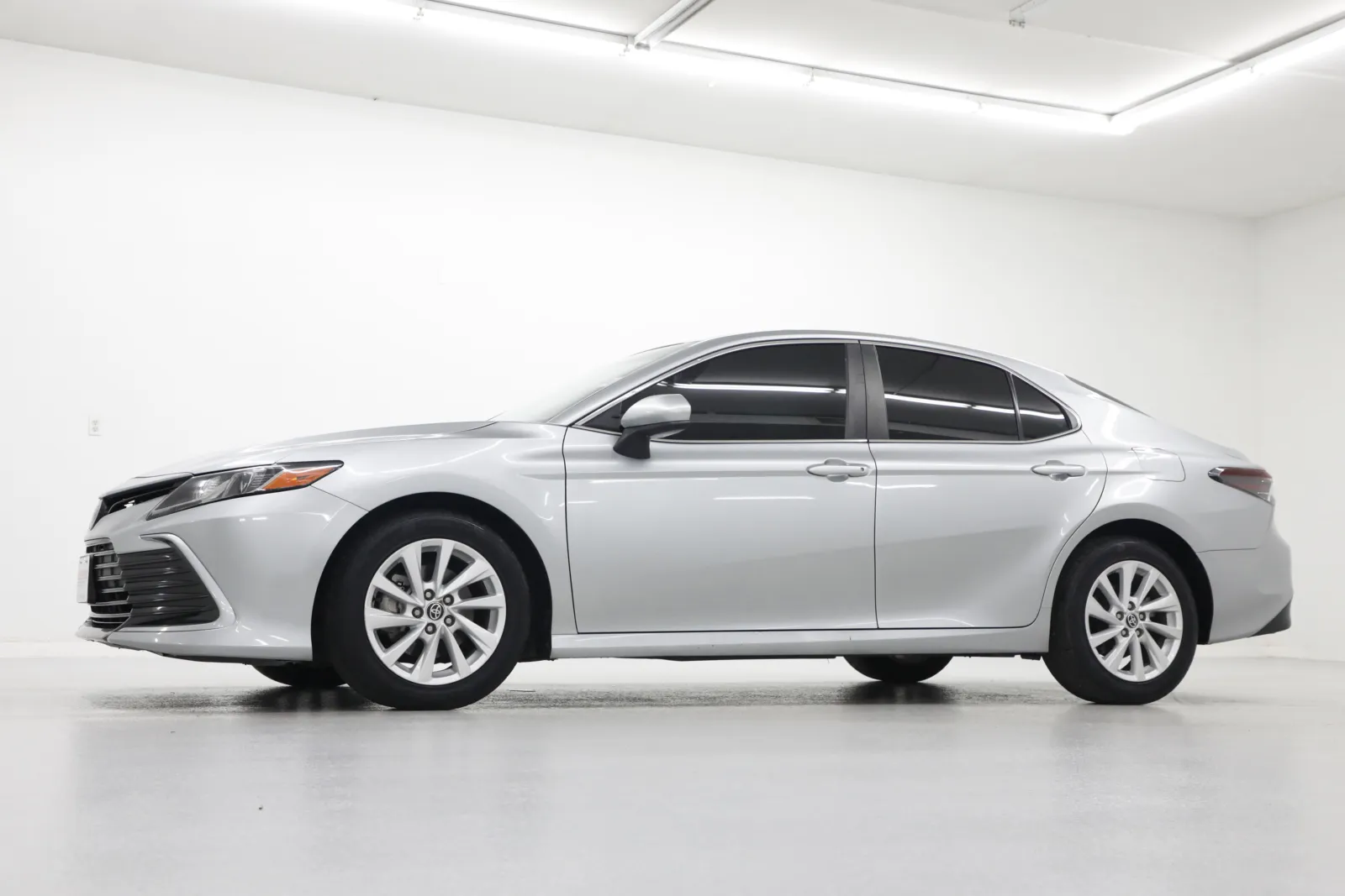 Used 2022 Toyota Camry LE with VIN 4T1C11AK1NU665288 for sale in Kansas City