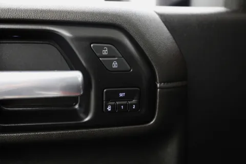 More photos of 2021 Chevrolet Silverado 2500HD High Country at Jim Falk Motors, MO