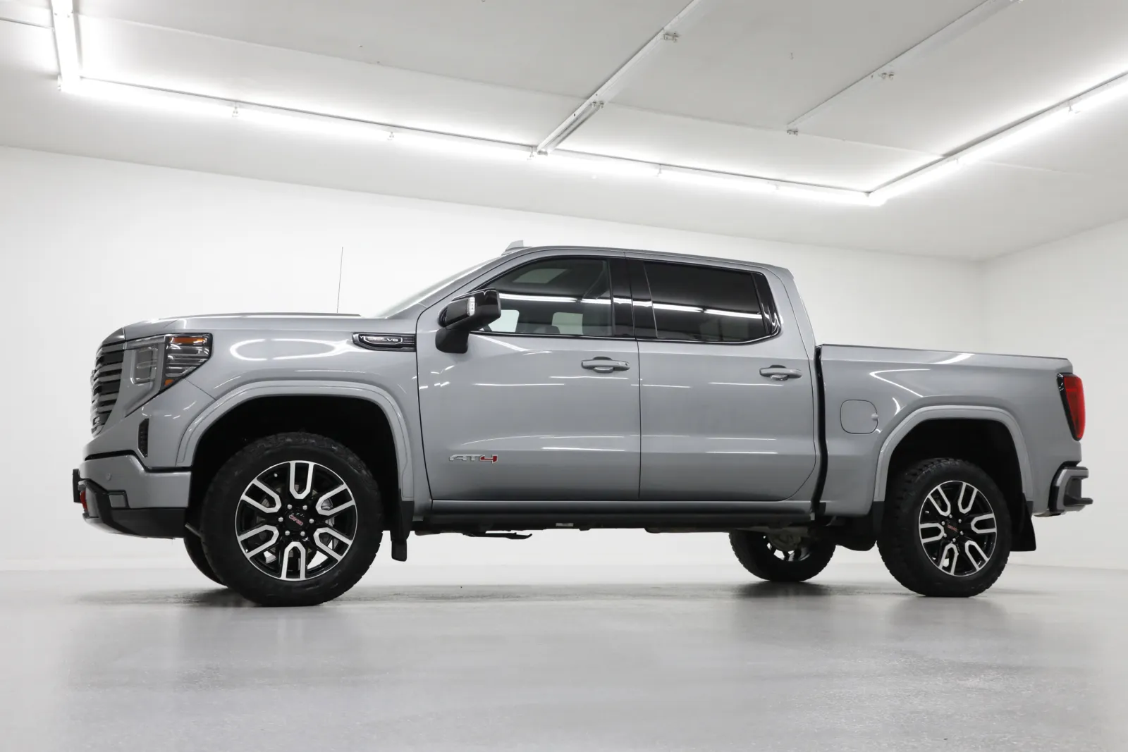 Used 2024 GMC Sierra 1500 AT4 with VIN 3GTUUEEL7RG224591 for sale in Kansas City