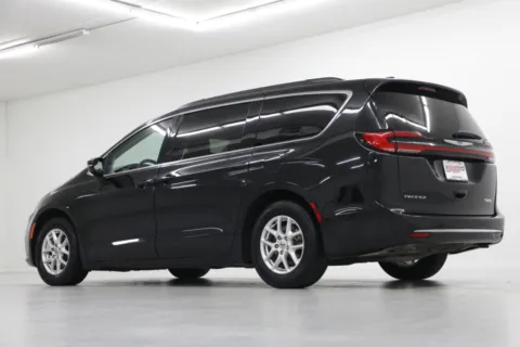More photos of 2022 Chrysler Pacifica Touring L at Jim Falk Motors, MO