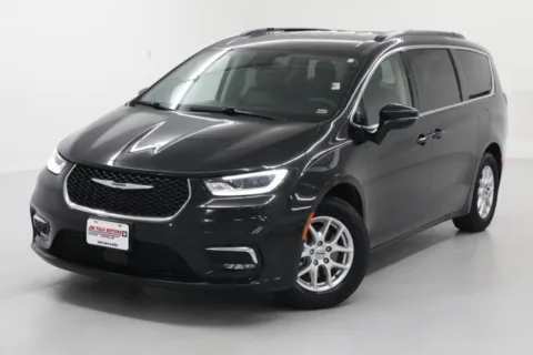 More photos of 2022 Chrysler Pacifica Touring L at Jim Falk Motors, MO
