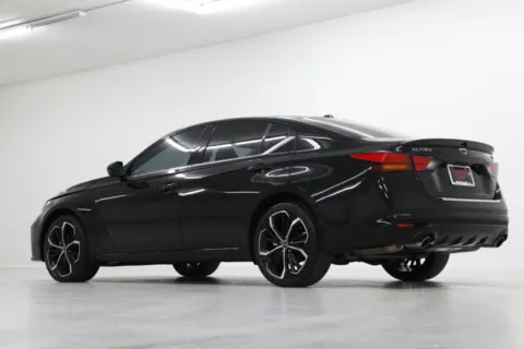 More photos of 2023 Nissan Altima 2.5 SR at Jim Falk Motors, MO