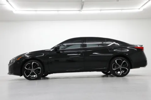 Another view of 2023 Nissan Altima 2.5 SR for sale in Clinton, MO at Jim Falk Motors