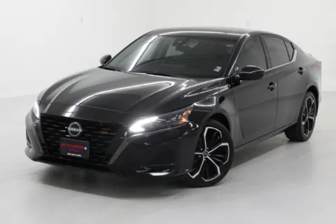 More photos of 2023 Nissan Altima 2.5 SR at Jim Falk Motors, MO