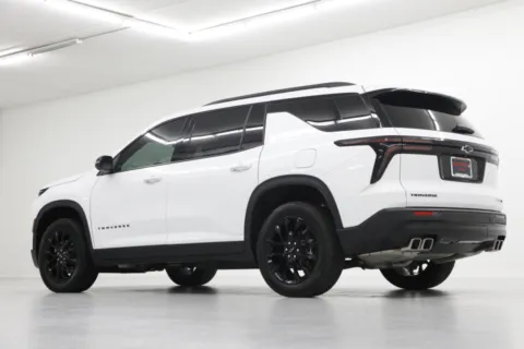 More photos of 2024 Chevrolet Traverse FWD LT at Jim Falk Motors, MO
