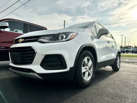 White 2018 Chevrolet Trax LT for sale in Clinton, MO