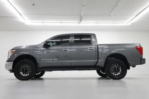 More photos of 2019 Nissan Titan Platinum Reserve at Jim Falk Motors, MO