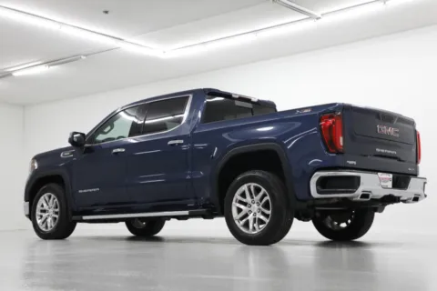 More photos of 2021 GMC Sierra 1500 SLT at Jim Falk Motors, MO
