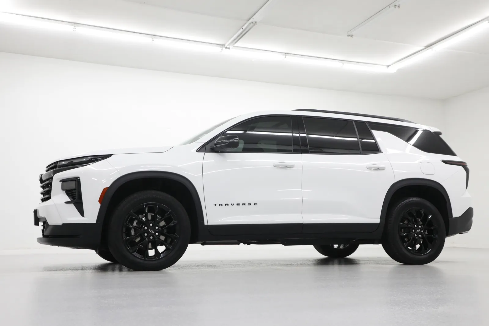 Used 2024 Chevrolet Traverse 1LT with VIN 1GNERGKS8RJ203882 for sale in Kansas City