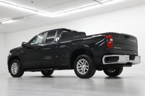 More photos of 2020 Chevrolet Silverado 1500 LT at Jim Falk Motors, MO