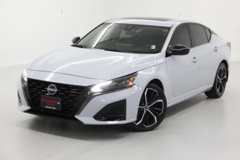 More photos of 2023 Nissan Altima 2.5 SR at Jim Falk Motors, MO