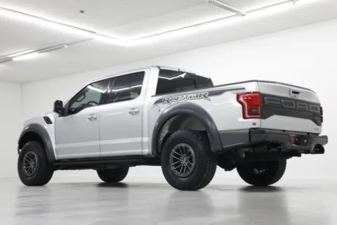 More photos of 2019 Ford F-150 Raptor at Jim Falk Motors, MO